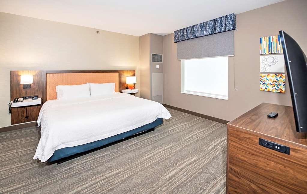 Hampton By Hilton Ottawa Hotel Room photo